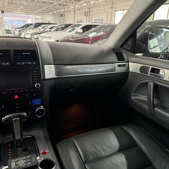 Volkswagen Touareg 2.5 АТ. Дизель. Полный привод
