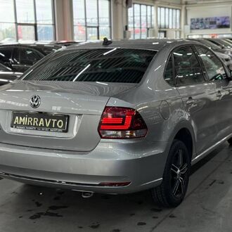Volkswagen Polo 1.6 AT (110 л.с)