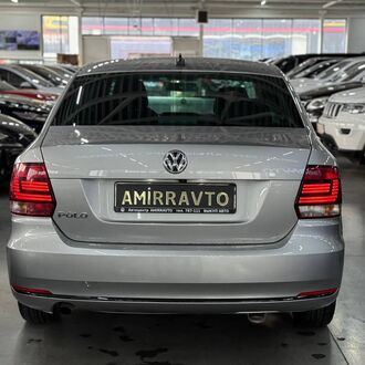 Volkswagen Polo 1.6 AT (110 л.с)
