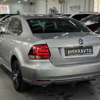 Volkswagen Polo 1.6 AT (110 л.с)