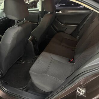 Volkswagen Jetta 1.6 MT (87л.с)