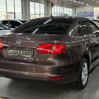 Volkswagen Jetta 1.6 MT (87л.с)