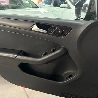 Volkswagen Jetta 1.6 MT (87л.с)