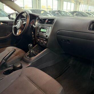 Volkswagen Jetta 1.6 MT (87л.с)