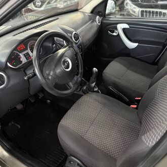 Lada Largus 1.6 MT (104л.с)