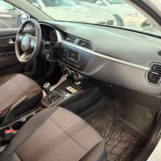 KIA RIO X LINE 1.6 MT