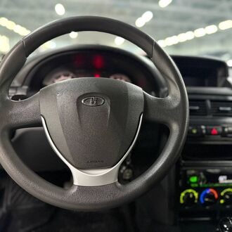 Lada Priora 1.6 MT (87 л.с.) Lada Priora 1.6 MT (87 л.с.)