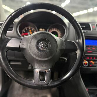 Volkswagen Golf 1.6 AT ( 102 л.с) Volkswagen Golf 1.6 AT ( 102 л.с)