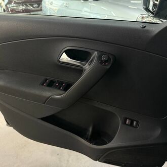 Volkswagen Polo 1.6 MT ( 110 л.с)