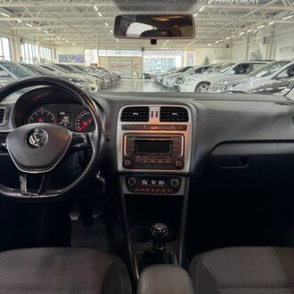 Volkswagen Polo 1.6 MT ( 110 л.с)