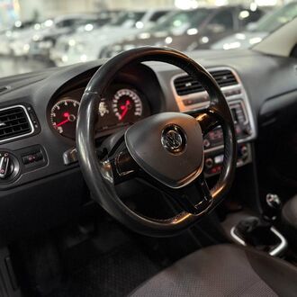 Volkswagen Polo 1.6 MT ( 110 л.с)