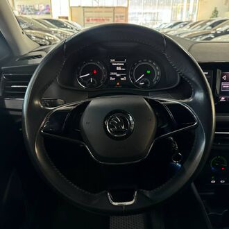 Skoda Rapid 1.6 AT ( 110л.с) Skoda Rapid 1.6 AT ( 110л.с)