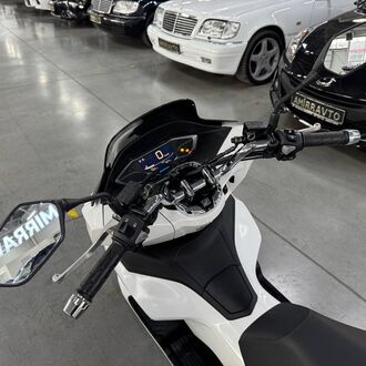 Honda PCX( 125 см³ ) Honda PCX( 125 см³ )