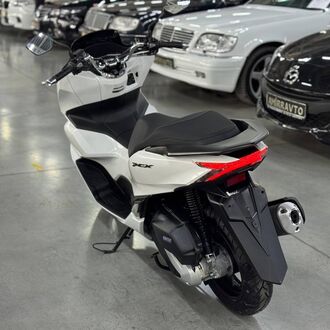 Honda PCX( 125 см³ ) Honda PCX( 125 см³ )
