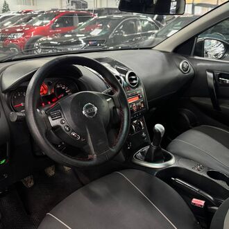 Nissan Qashqai 1.6 MT (114 л.с) Nissan Qashqai 1.6 MT (114 л.с)