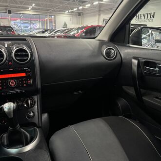 Nissan Qashqai 1.6 MT (114 л.с) Nissan Qashqai 1.6 MT (114 л.с)