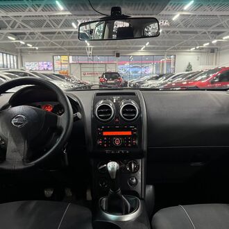 Nissan Qashqai 1.6 MT (114 л.с) Nissan Qashqai 1.6 MT (114 л.с)
