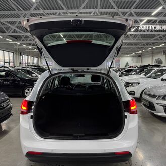 KIA Ceed 1.6 AT( 130 л.с.) KIA Ceed 1.6 AT( 130 л.с.)