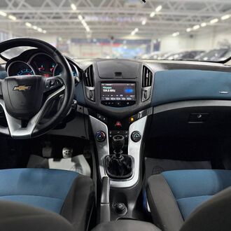 Chevrolet Cruze 1.8 MT (141л.с.)