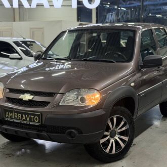Chevrolet Niva 1.7 MT