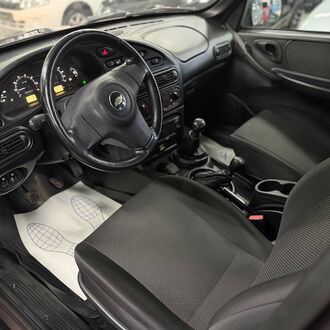 Chevrolet Niva 1.7 MT