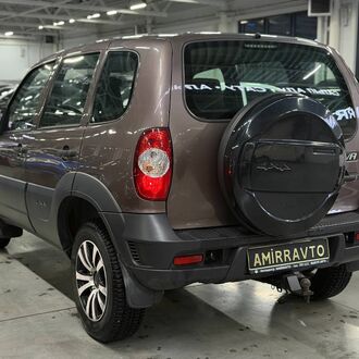 Chevrolet Niva 1.7 MT
