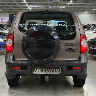 Chevrolet Niva 1.7 MT