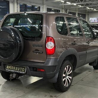 Chevrolet Niva 1.7 MT