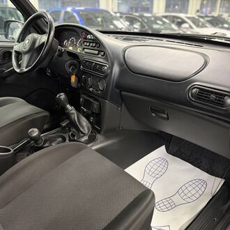 Chevrolet Niva 1.7 MT