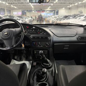 Chevrolet Niva 1.7 MT