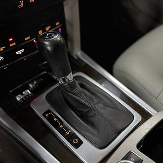 Mercedes-Benz E-Class 1.8 AT( 184 л.с.)