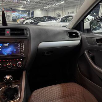 Volkswagen JETTA 1.6 МТ ( 105л.с.)