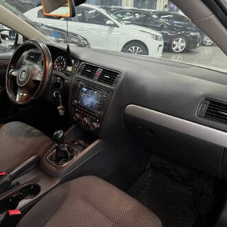 Volkswagen JETTA 1.6 МТ ( 105л.с.)