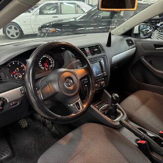 Volkswagen JETTA 1.6 МТ ( 105л.с.)