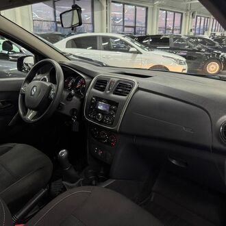 RENAULT SANDERO 1.6 MT (82 л.с.)