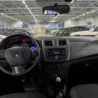 RENAULT SANDERO 1.6 MT (82 л.с.)