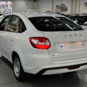 Lada Granta лифтбек 1.6 MT