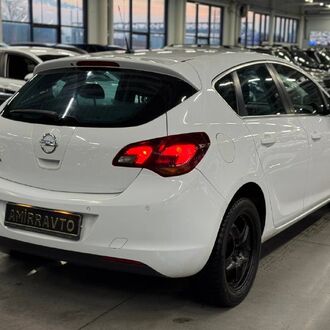 Opel Astra J 1.6 AT