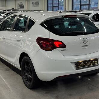 Opel Astra J 1.6 AT