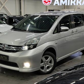Toyota ISIS 1.8 CVT (130л.с)