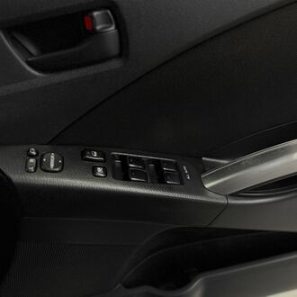 Toyota ISIS 1.8 CVT (130л.с)