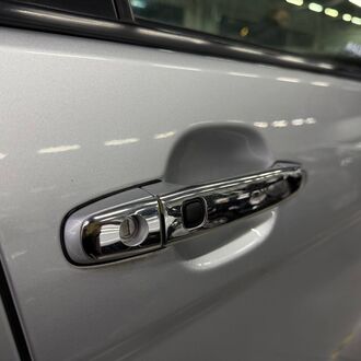 Toyota ISIS 1.8 CVT (130л.с)