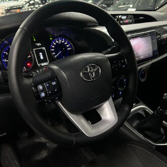 Toyota Hilux 2.4 MT Diesel (149л.с.)