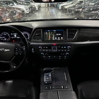 Hyundai GENESIS AT( 197 л.с.)